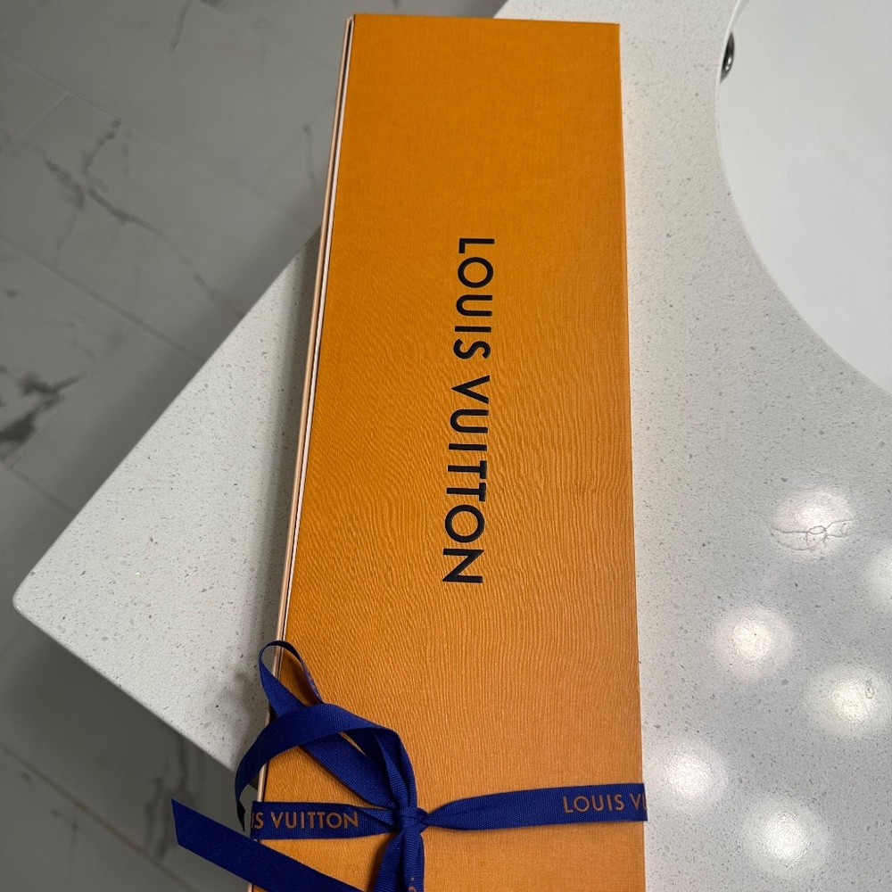 Louis vuitton Tie gift box and wrapping ribbon